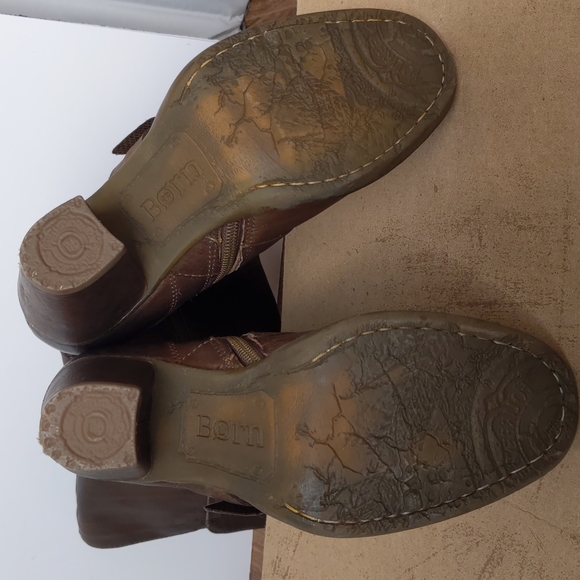 Born knee high boots. F 32416 Crescent Tan 8.5M. Excellent condition - Picture 4 of 5